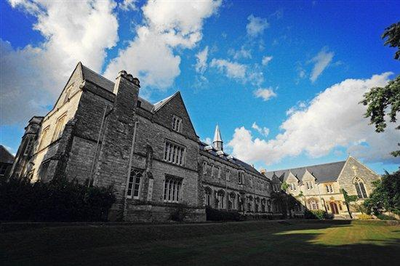 英國高中留學(xué)2018 如何甄選靠譜的自費(fèi)留學(xué)中介機(jī)構(gòu)